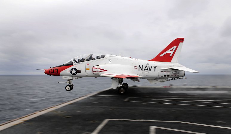 Реактивный учебный самолет T-45C Goshawk (США)